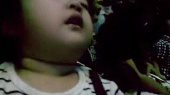踩虫子视频,揭秘踩虫子视频背后的惊悚瞬间