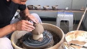 修坯视频,视频揭秘传统陶瓷制作过程