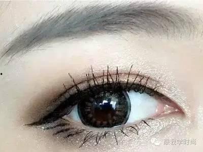 怎么接睫毛视频,跟随视频教程轻松接睫毛