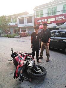 偷摩托车视频,摩托车被盗全过程，警方全力追查