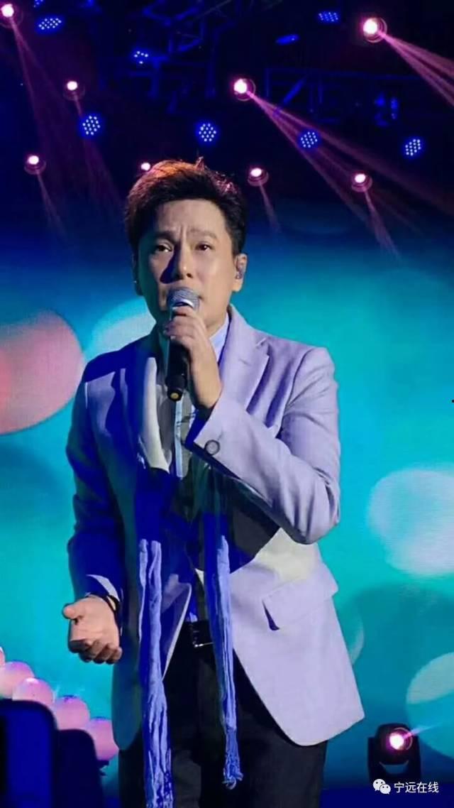 张信哲视频,深情演绎，唤醒岁月记忆