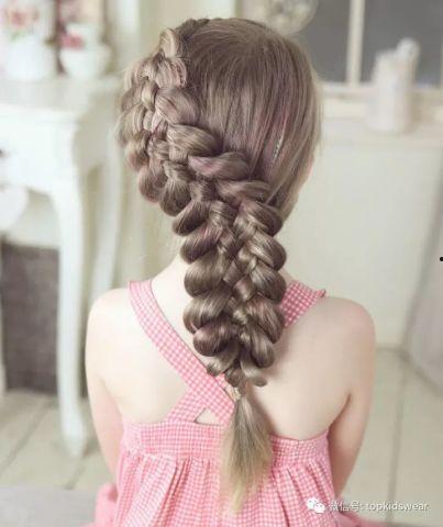 小女孩编发视频,小女孩创意编发视频，解锁发型新潮流