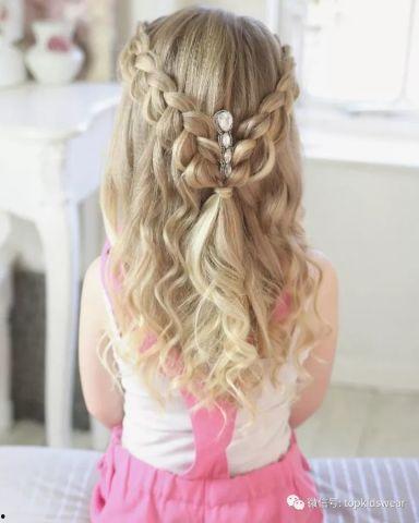 小女孩编发视频,小女孩创意编发视频，解锁发型新潮流