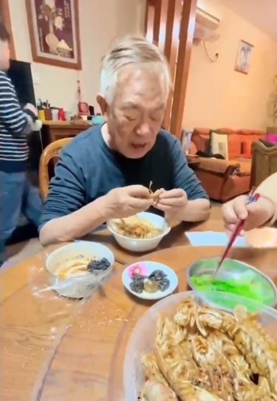 吃饭很香的视频,食欲大开的幸福瞬间