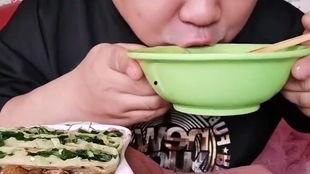 吃饭很香的视频,食欲大开的幸福瞬间