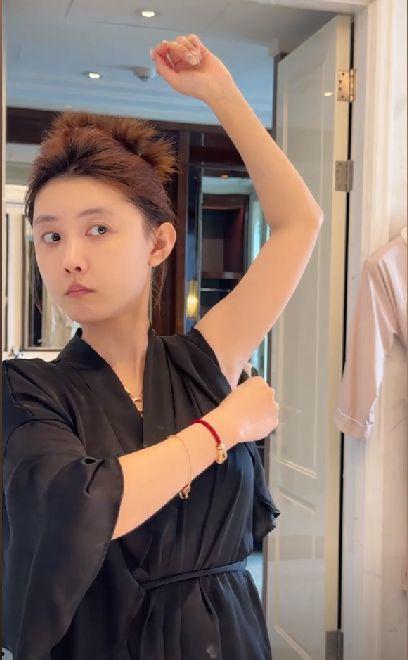 刮腋毛视频,腋毛刮除视频教程