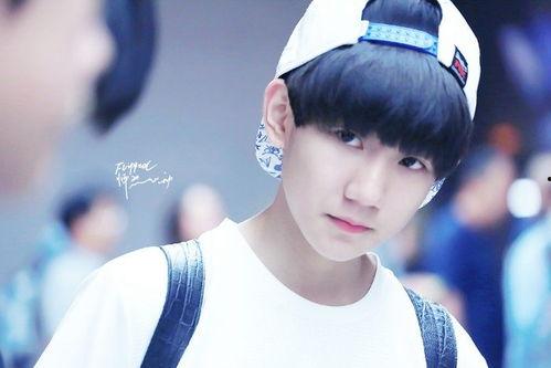 王源恋情吃瓜爆料视频播放,吃瓜视频播放量飙升，网友热议不断