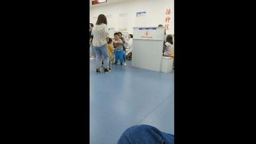 大人打针视频,见证孩子勇敢打针的温馨瞬间