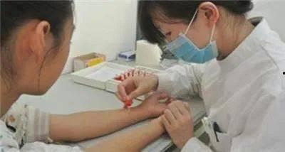 用针刺穿乳头视频