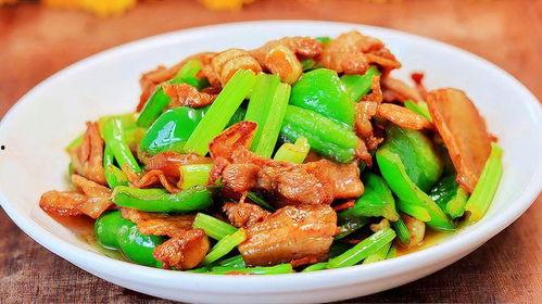 青椒炒肉视频,青椒炒肉，色香味俱全的快手佳肴