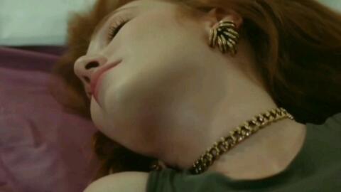 女主晕倒 视频,紧急救援瞬间